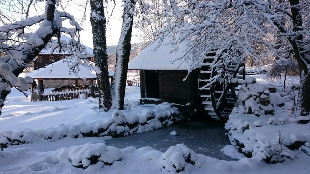 Farm Stay Cardaklije Kulen Vakuf Ngoại thất bức ảnh