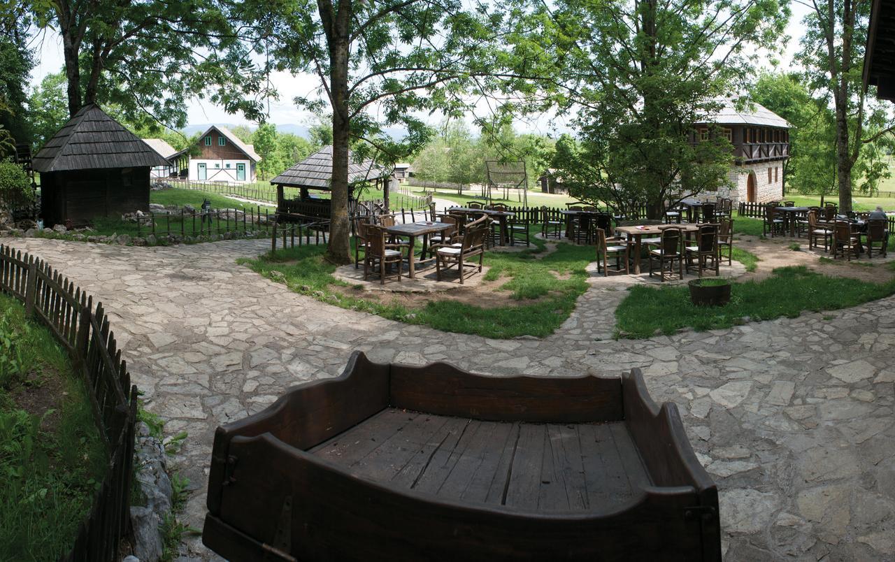 Farm Stay Cardaklije Kulen Vakuf Ngoại thất bức ảnh